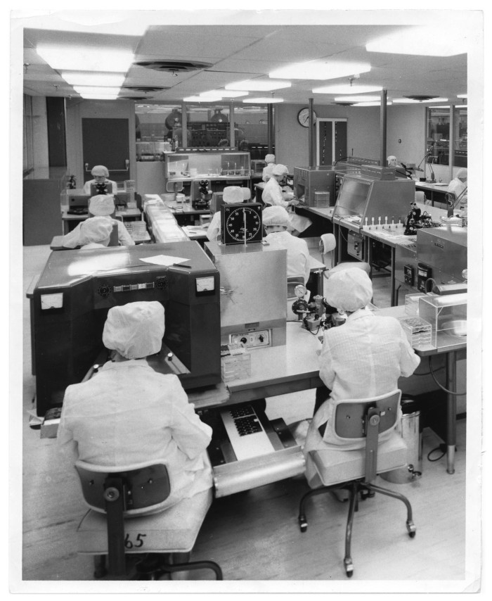 Registro histórico do ambiente da Texas Instruments no auge da indústria americana de semicondutores